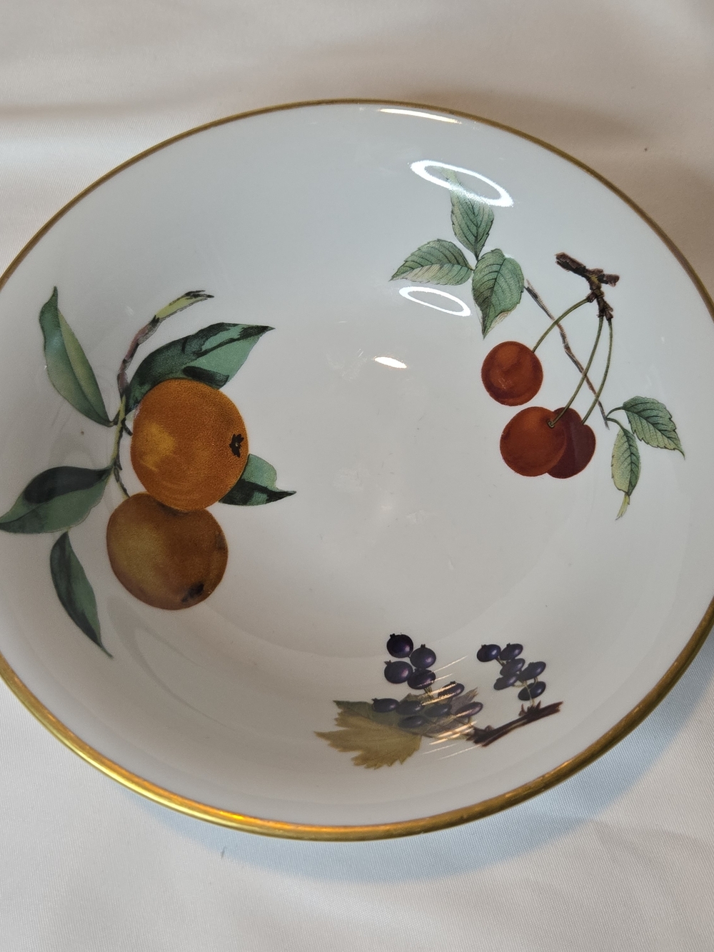 Royal Worcester Fine Porcelain Evesham Fruit 6.5" Bowl Gold Trim Vintage 1961